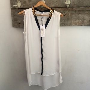 🆕🏷 Hi-lo embellished tunic blouse